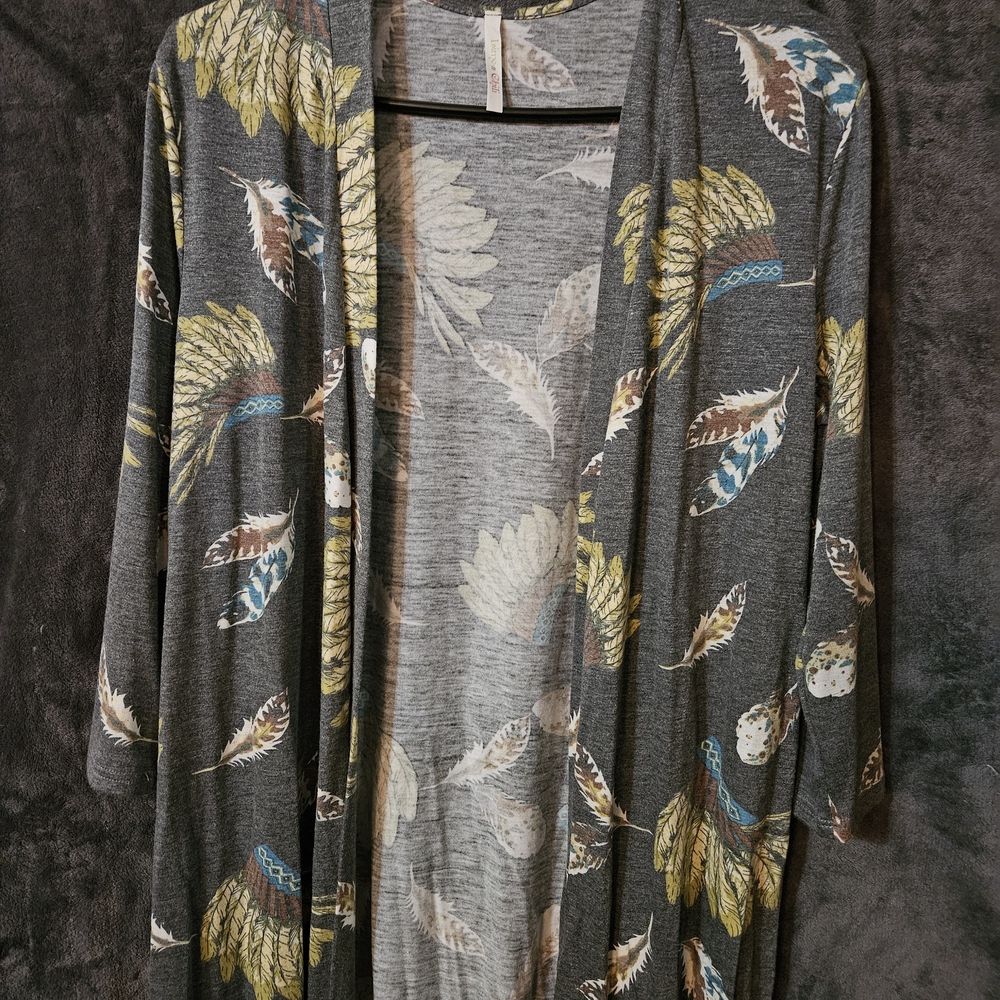 Elegant Feather Pattern Cardigan